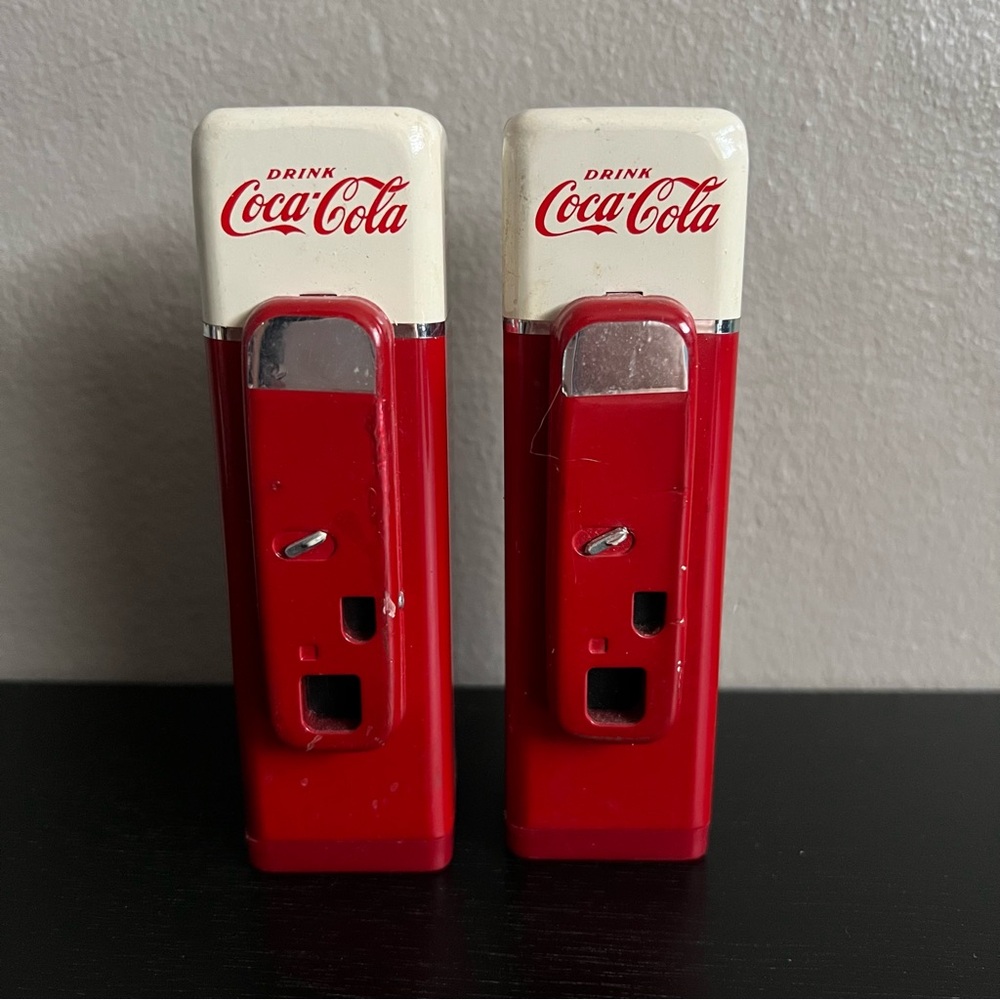 Vintage 1993 Coca Cola Gas Pump Salt Pepper Shakers Set Red White Retro Kitchen